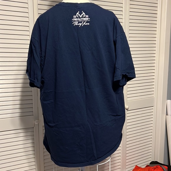 RealTree outfitters T-Shirt Size XL and the stamp on the back for 30 years - Picture 5 of 6